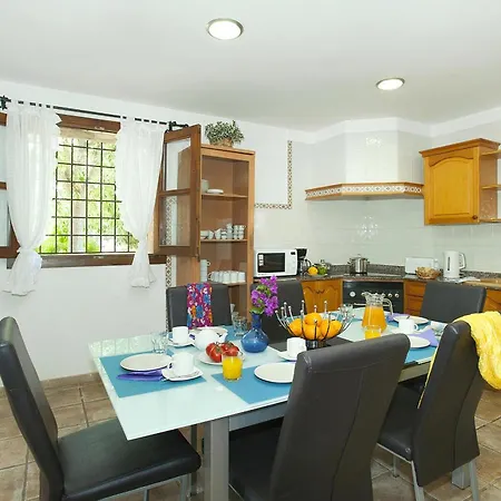 Beautiful 4 Bedrooms Bennassar Mountainside Views Willa