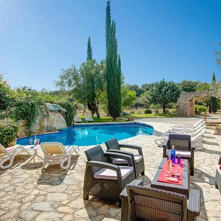Beautiful 4 Bedrooms Bennassar Mountainside Views Villa Pollenca