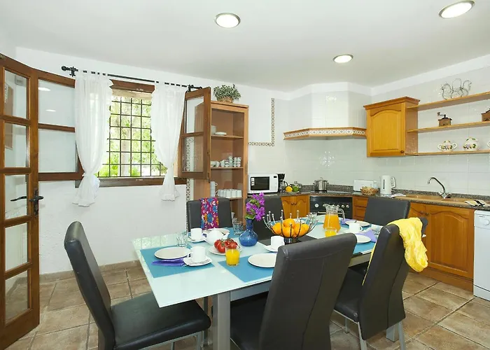 Beautiful 4 Bedrooms Bennassar Mountainside Views Willa